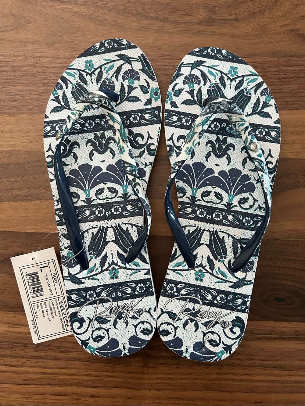 ROXY FLIP FLOPS SIZE 6 NWT - Picture 3 of 5
